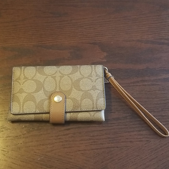 Coach Handbags - Authentic Coach Wristlet/Wallet